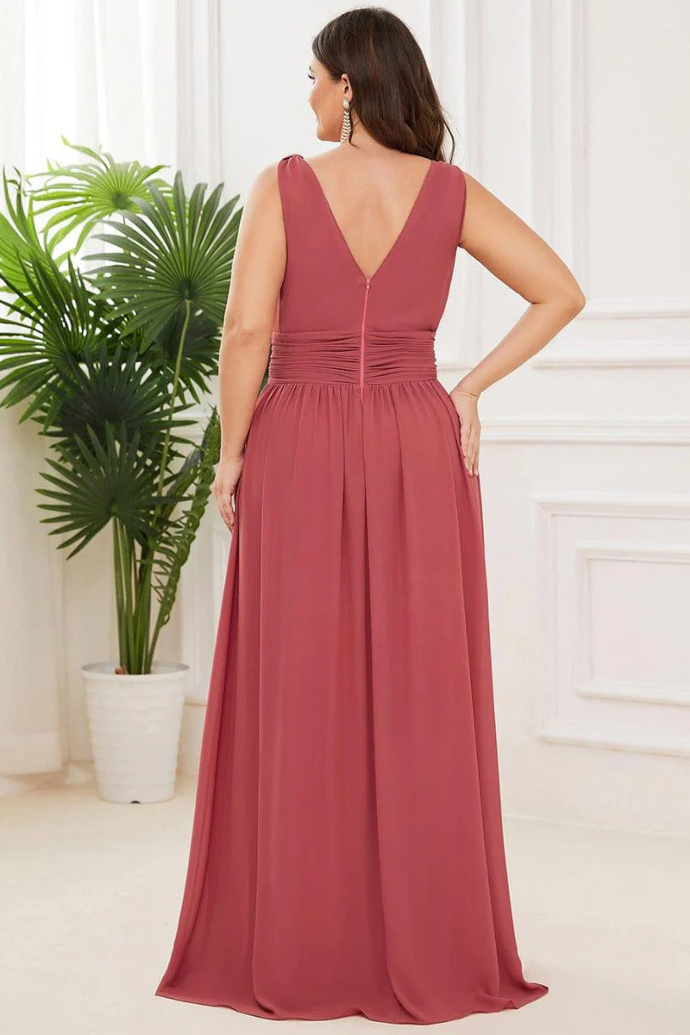 Plus Size Sleeveless V-Neck Chiffon Semi Bridesmaid Dress